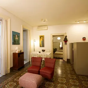 Tre Vie Con Terrazzo Giardino Pensile Apartament