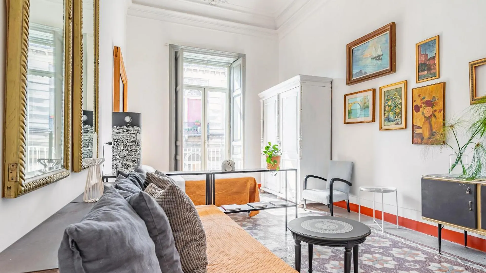 Elegant Apt Steps From Castello Ursino In Catane Italie