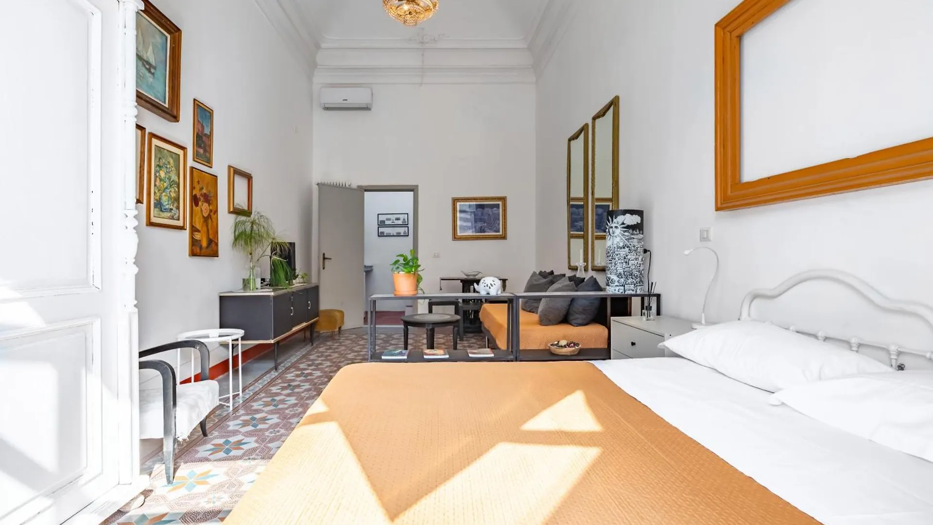 Elegant Apt Steps From Castello Ursino In Catane