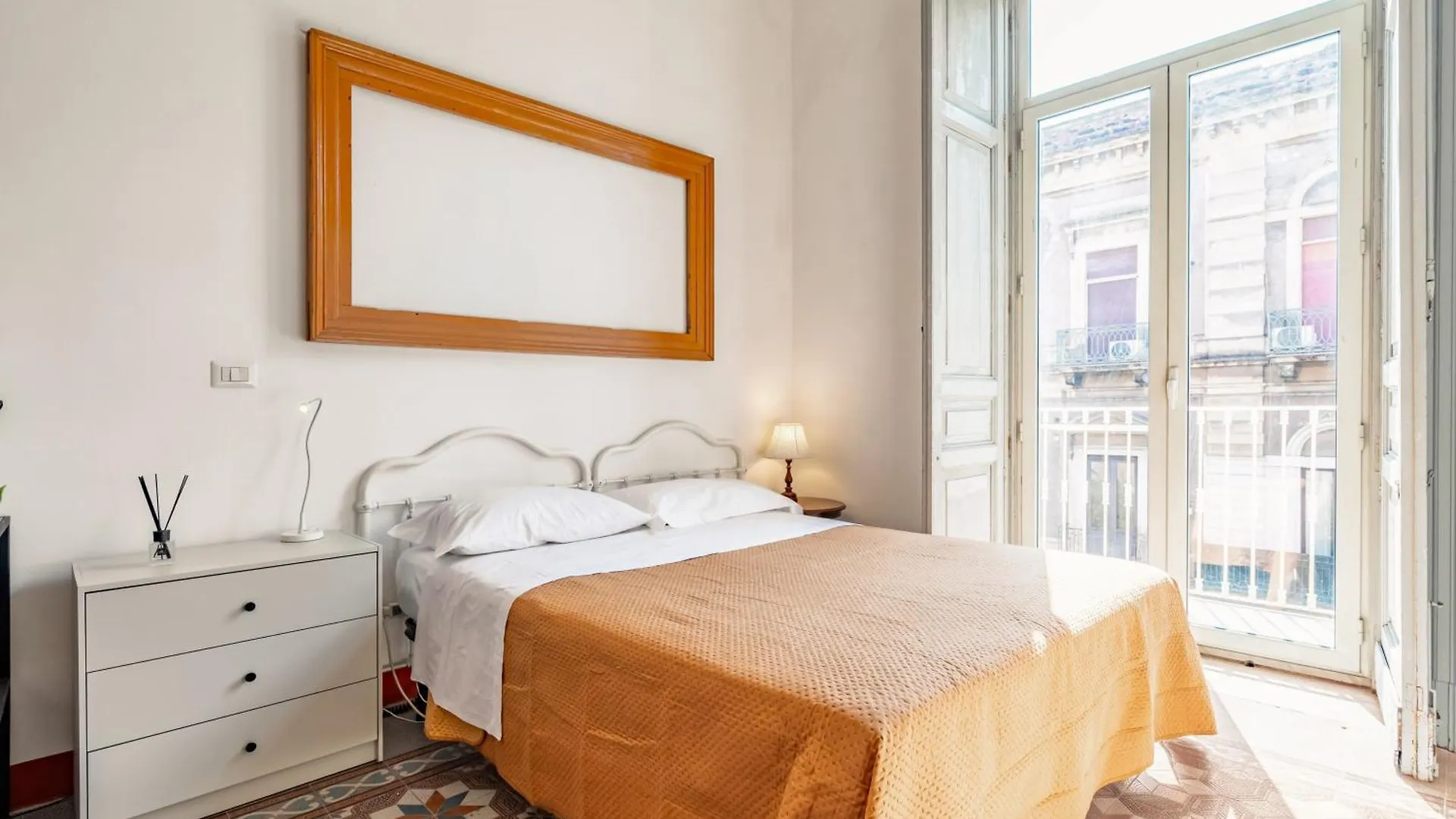 Elegant Apt Steps From Castello Ursino In Catane