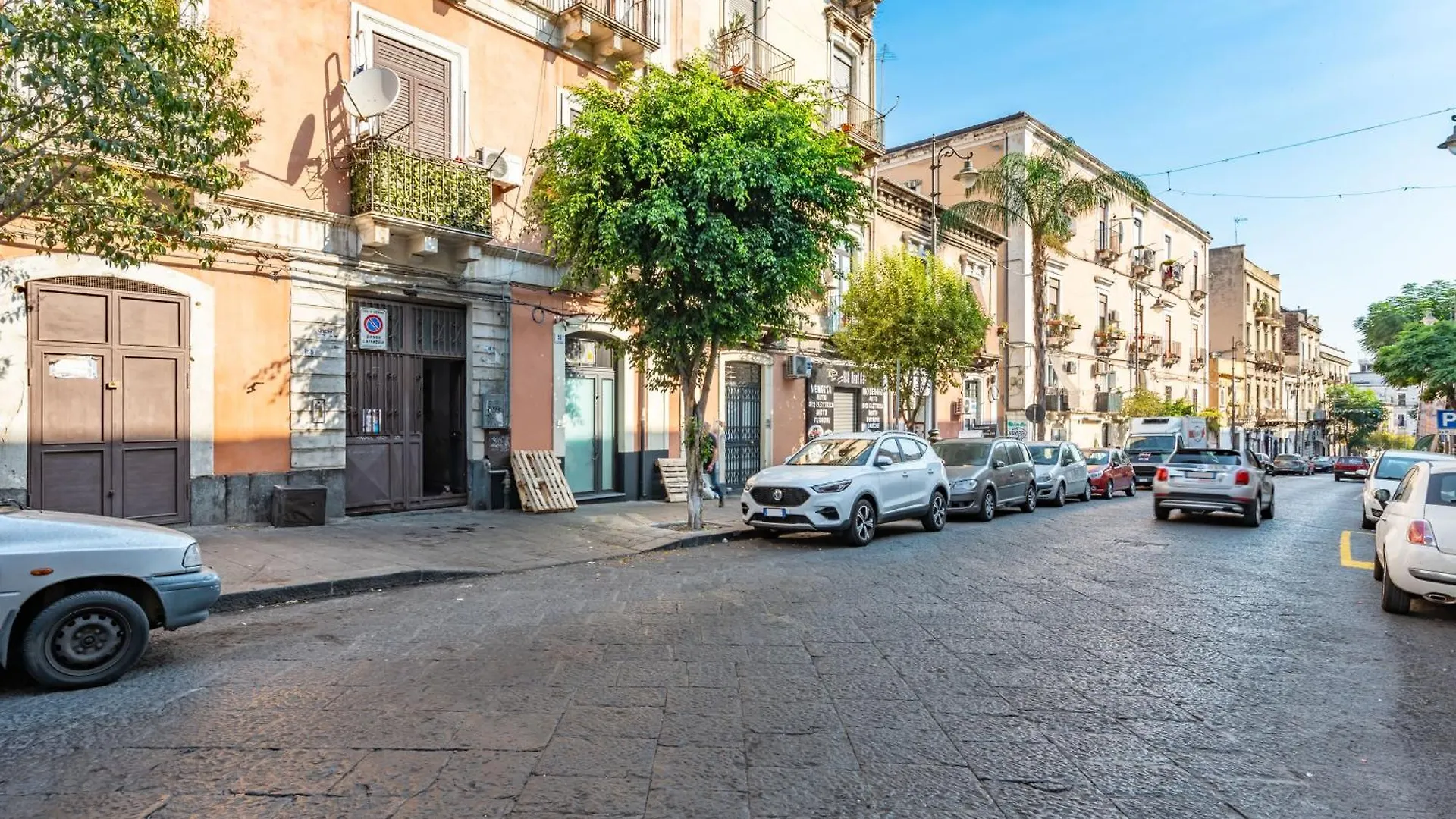 Elegant Apt Steps From Castello Ursino In Catane